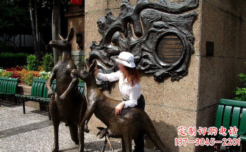 泉州步行街袋鼠景观铜雕