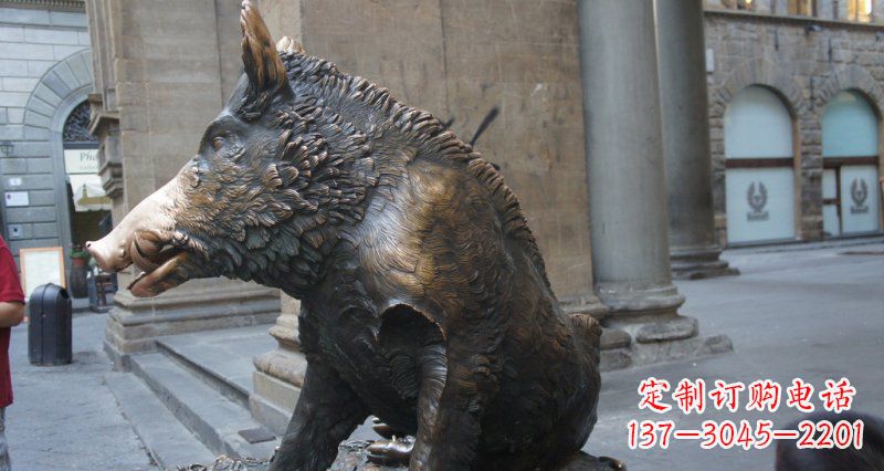 泉州步行街野猪景观铜雕