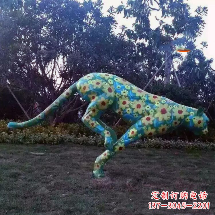 泉州玻璃钢彩绘豹子雕塑艺术与自然的完美结合
