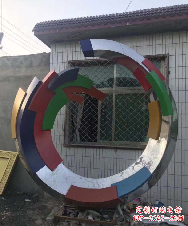 泉州绚烂多彩的不锈钢圆环雕塑