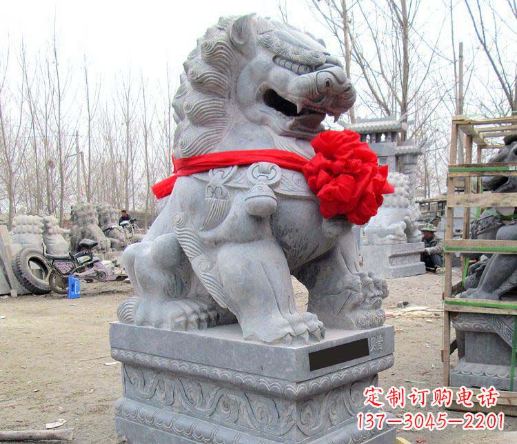 泉州踩球看门狮子石雕
