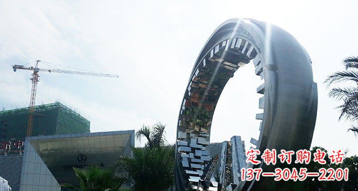 泉州美丽而优雅的不锈钢圆环雕塑
