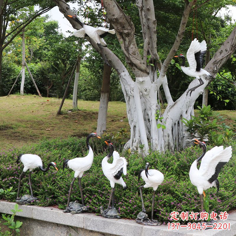 泉州美丽的仙鹤雕塑