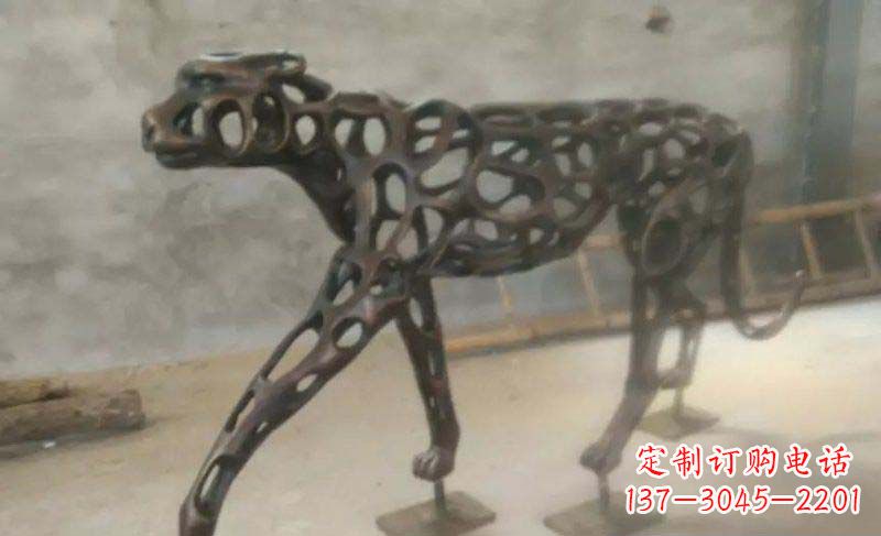 泉州珍贵的豹雕塑——金钱豹公园的标志