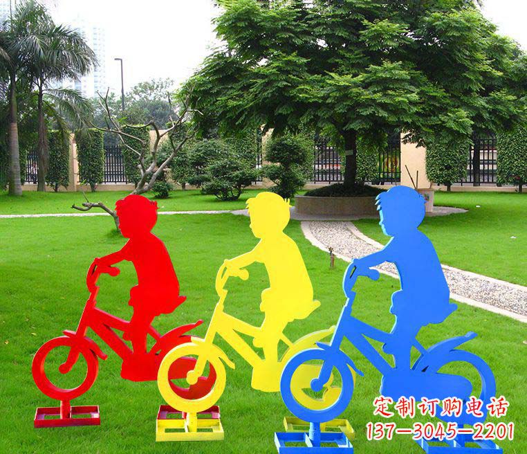 泉州抽象男孩骑单车雕塑