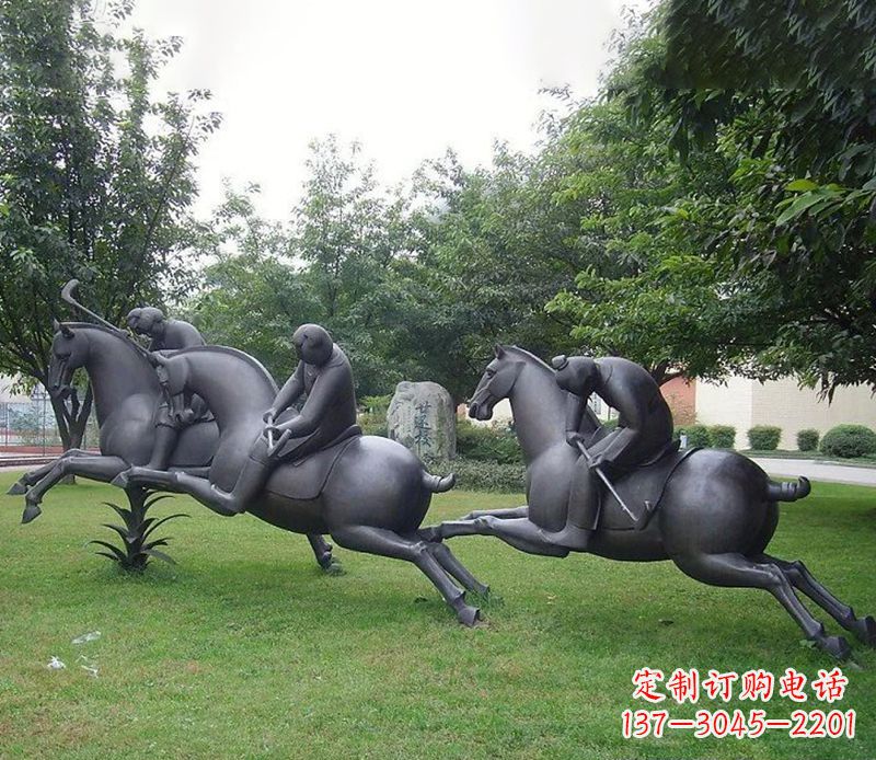 泉州以骑马雕塑展示抽象人物