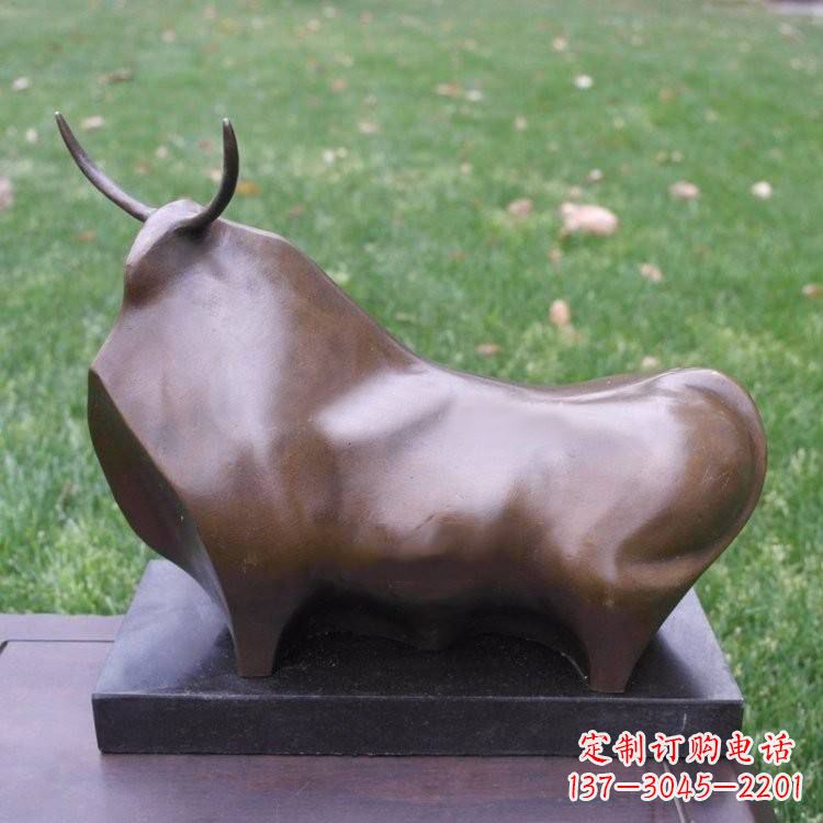 泉州抽象十二生肖铜牛动物雕塑摆件
