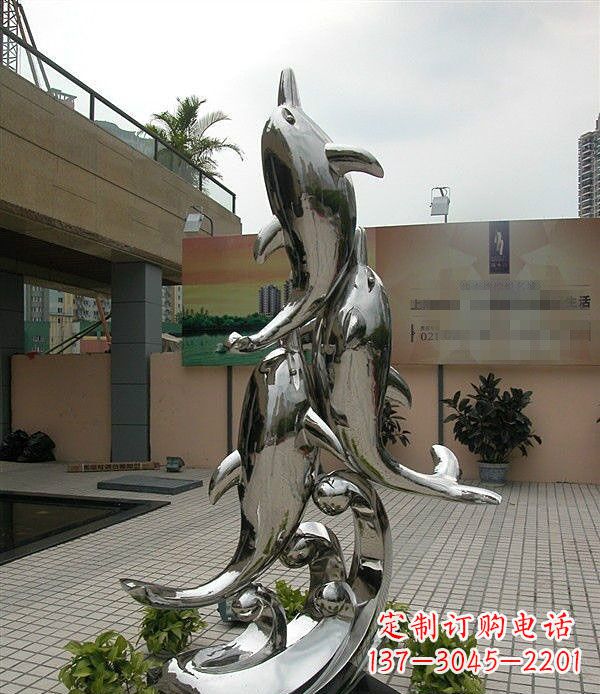 泉州海豚雕塑表达创意与活力