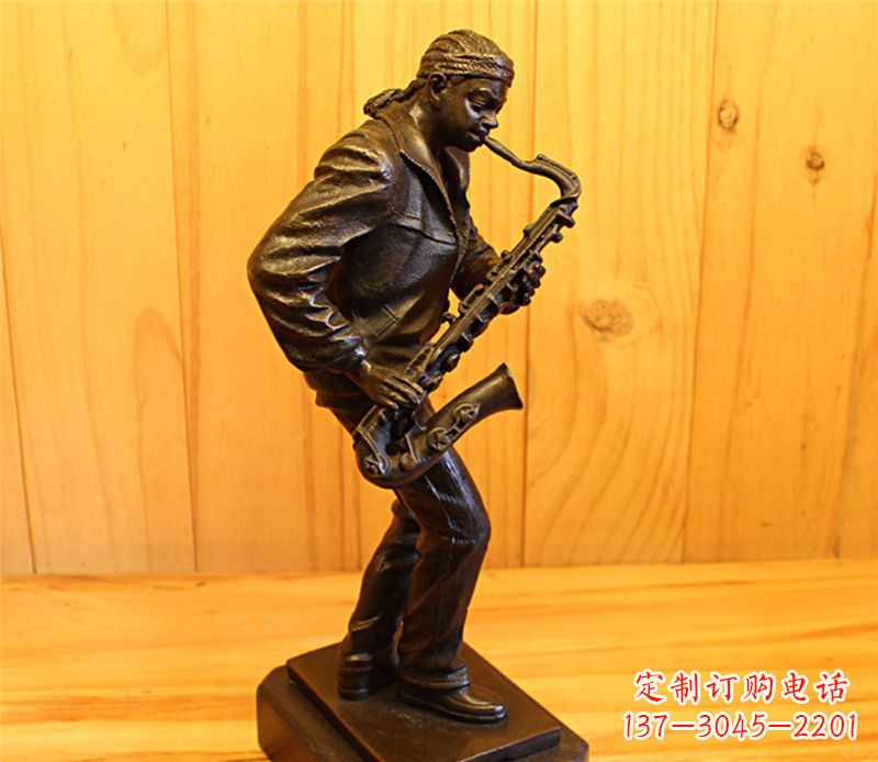 泉州萨克斯雕塑娱乐场所的精灵