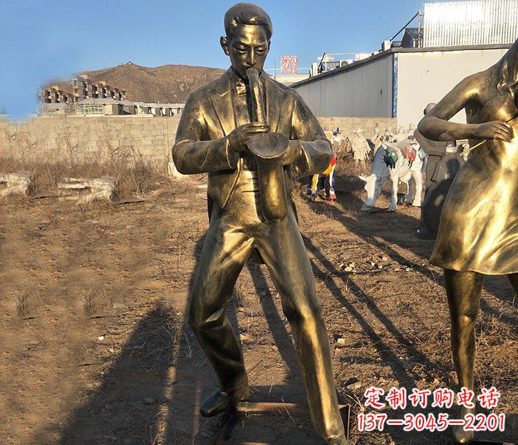 泉州吹萨克斯音乐人物铜雕雕塑