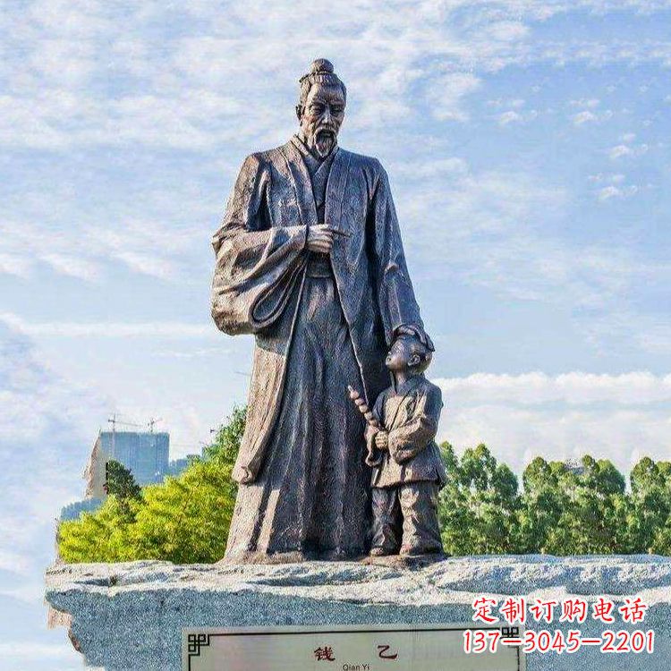 泉州纯铜钱乙雕像传承历史的象征