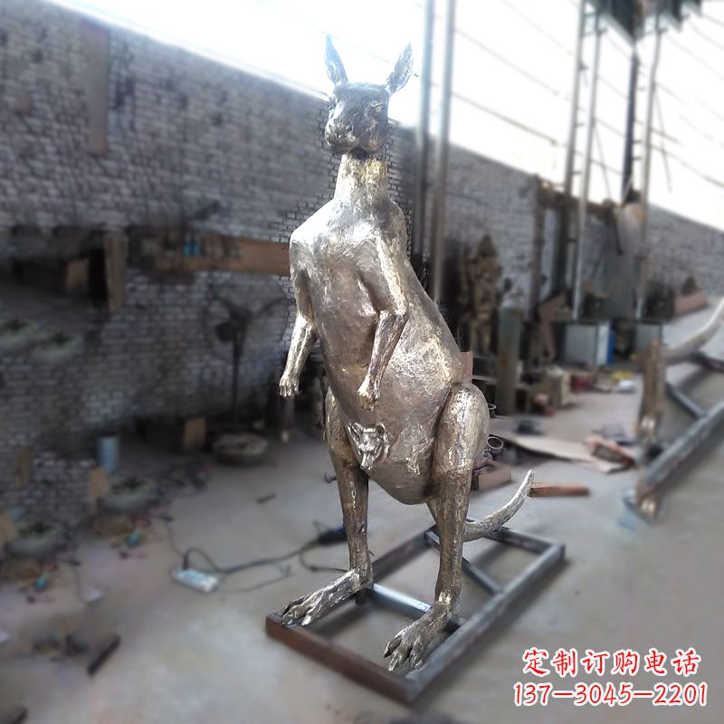 泉州纯铜铸造的袋鼠雕塑