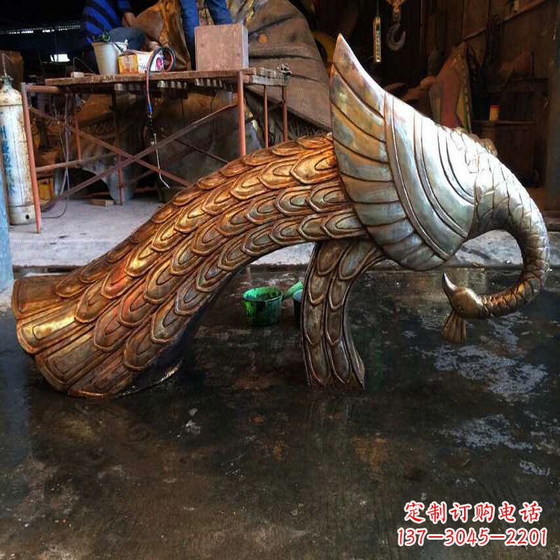 泉州铸造精美孔雀雕塑