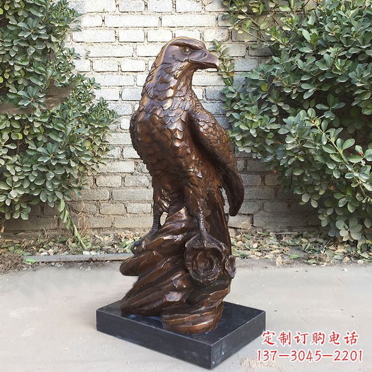 泉州铸造精美的老鹰雕塑
