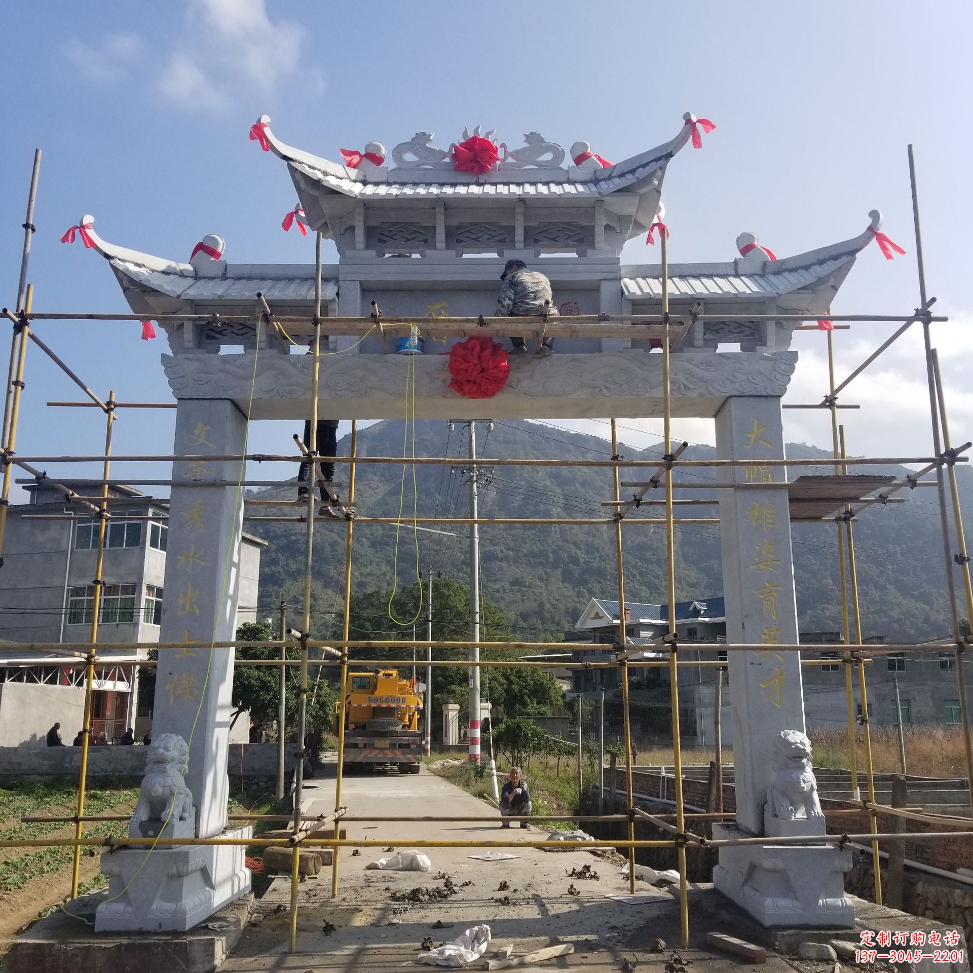 泉州精美的牌坊雕塑,点亮村口