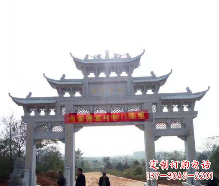 泉州三门石雕牌楼古老而精美的雕塑