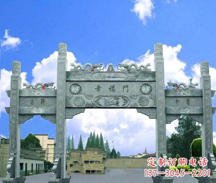 泉州村庄三门牌坊的雕塑之美