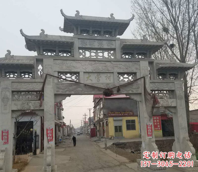 泉州村庄三门石牌坊石雕传承古老文化