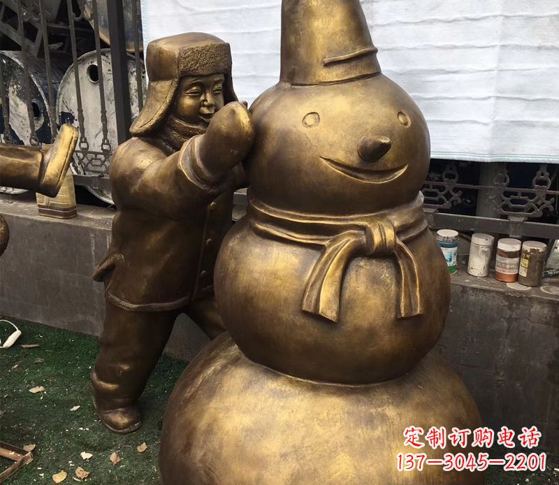 泉州戴帽子堆雪人的儿童铜雕