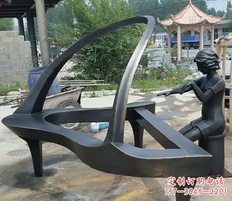 泉州弹钢琴广场抽象铜雕