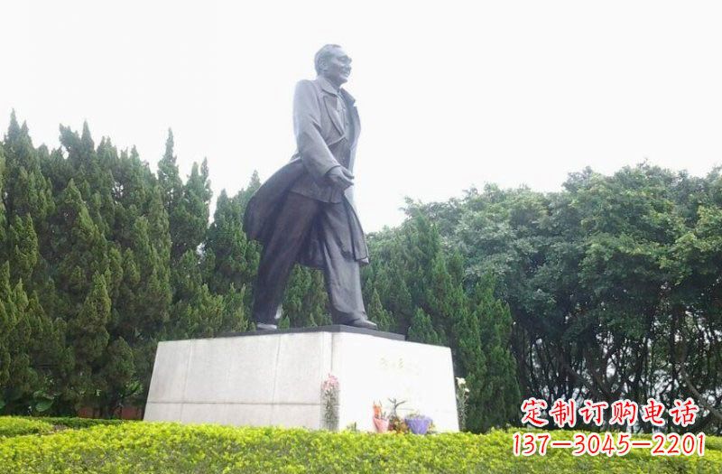 泉州邓小平铜雕——传承伟人精神,流传中国精神