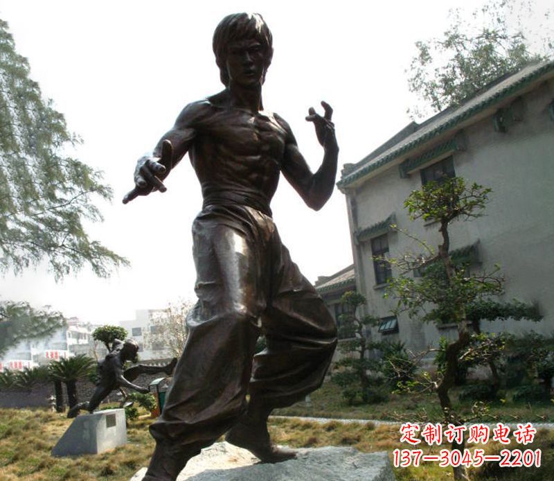 泉州传奇人物李小龙铜雕