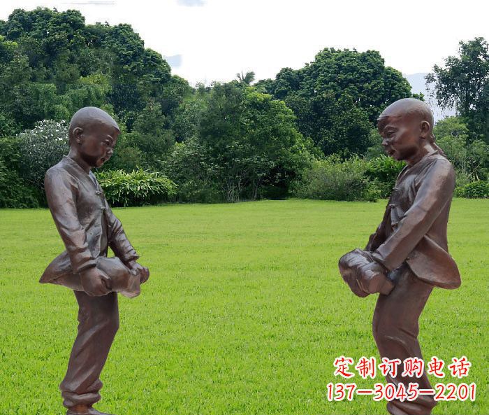 泉州斗鸡的儿童铜雕