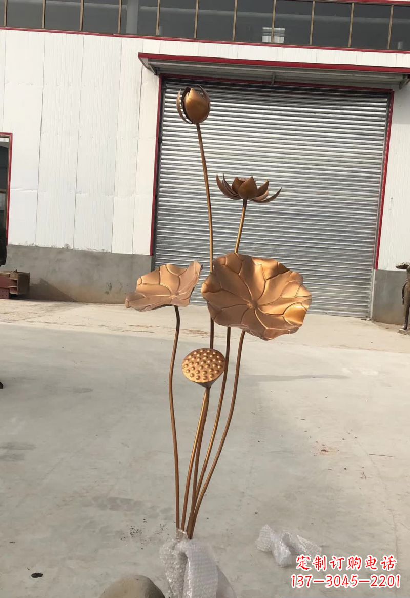 泉州古典锻铜荷花雕塑