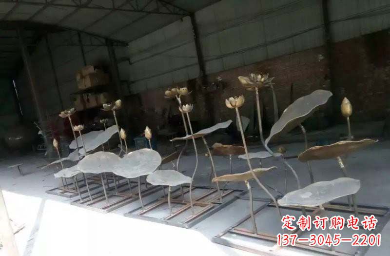 泉州精美锻铜荷花荷叶雕塑