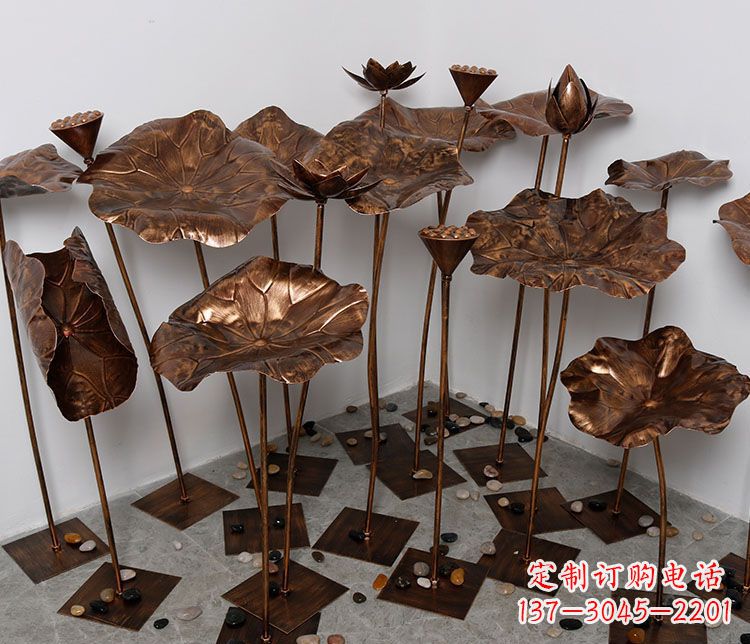 泉州锻铜荷花景观雕塑