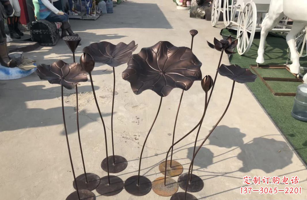 泉州锻铜园林荷花铜雕塑