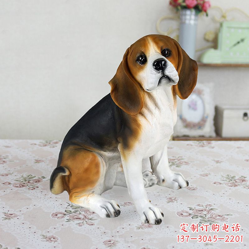 泉州蹲姿仿真比格犬树脂工艺品,别墅家居装饰玻璃钢小狗雕塑