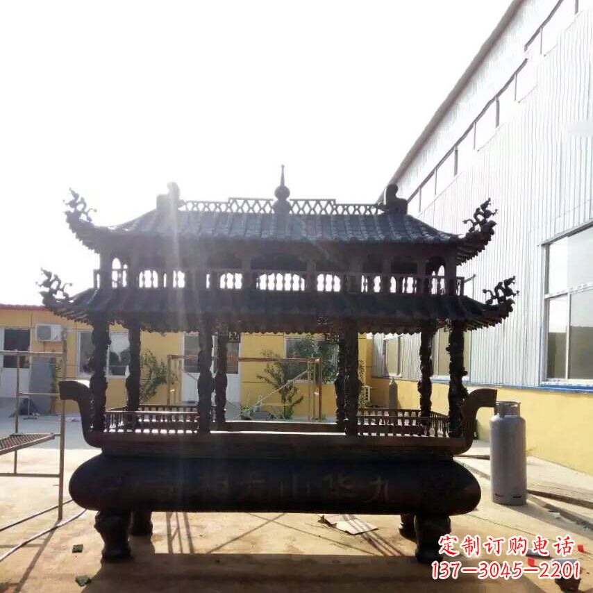 泉州欣赏传统文化的多层铜香炉雕塑