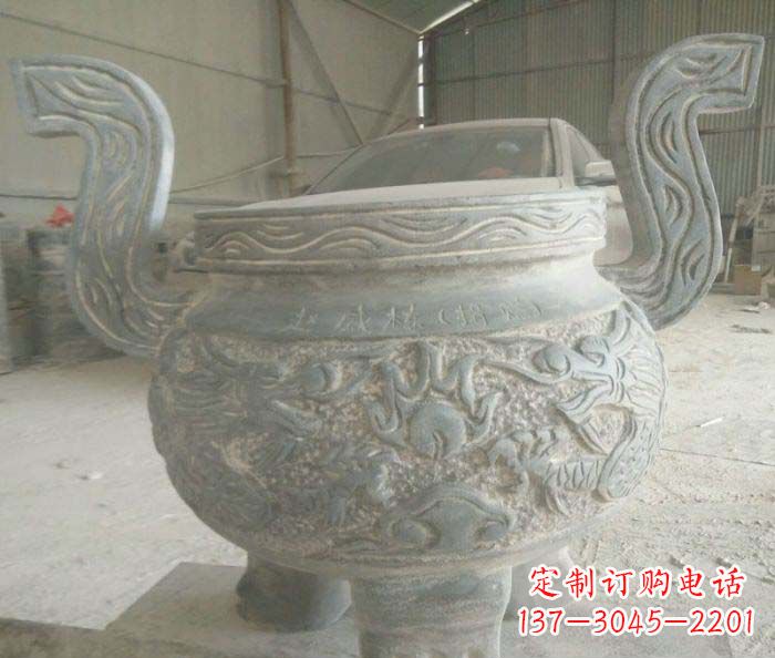泉州青铜仿古三足香炉石雕