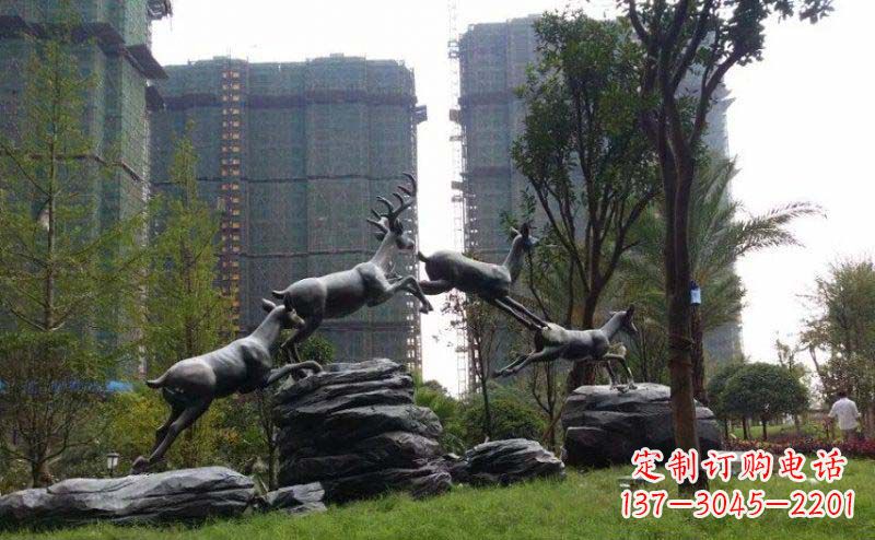 泉州飞奔小鹿小区精美动物铜雕