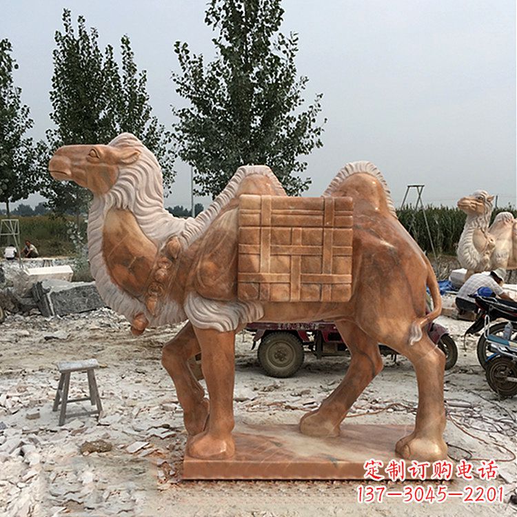 泉州负重骆驼石雕晚霞红