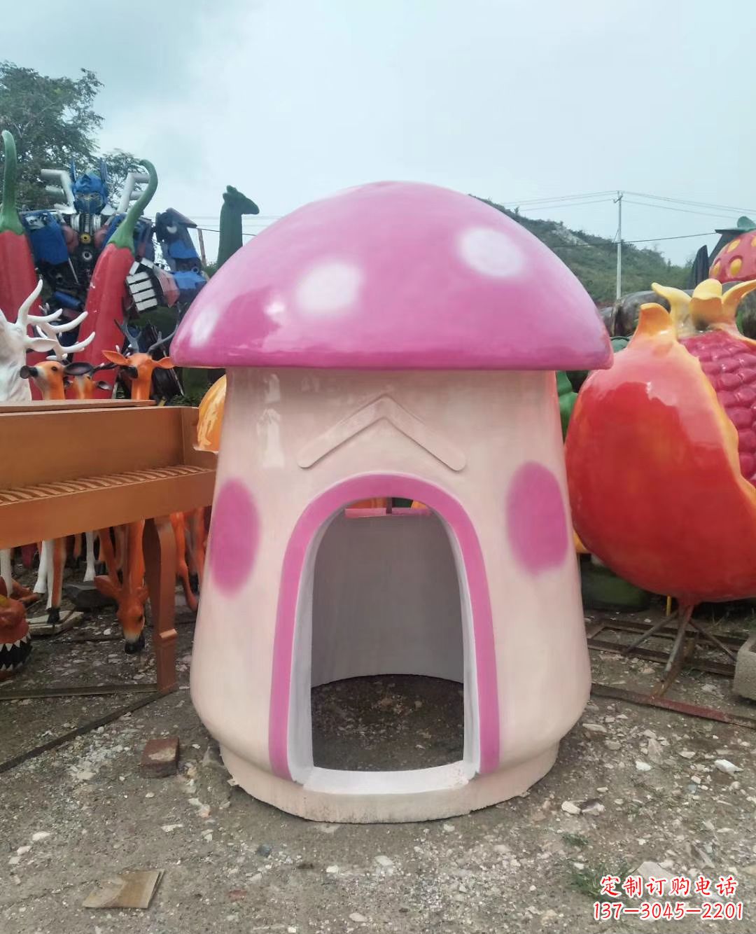 泉州精致彩绘蘑菇屋雕塑