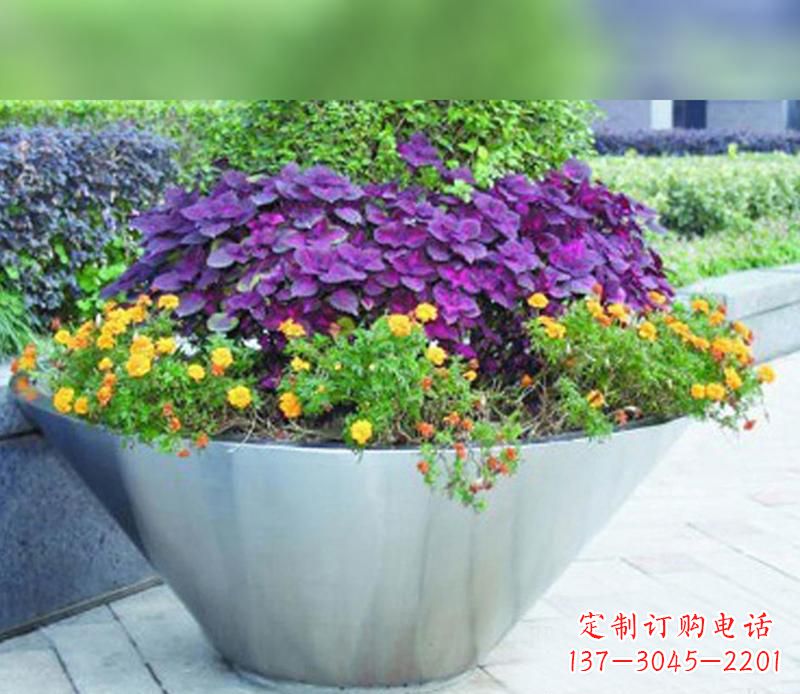 泉州中领雕塑精致无比的花盆雕塑