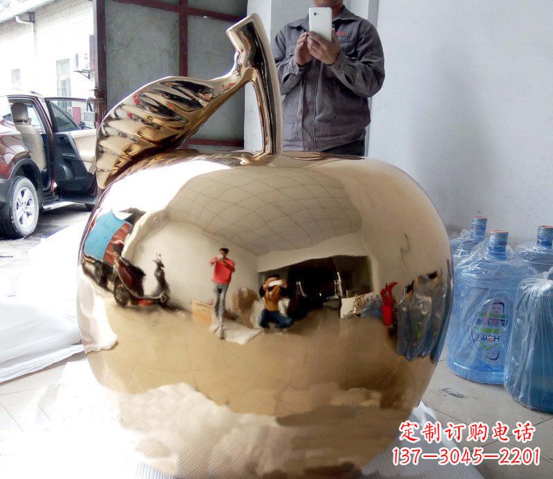 泉州精美的不锈钢镜面苹果雕塑