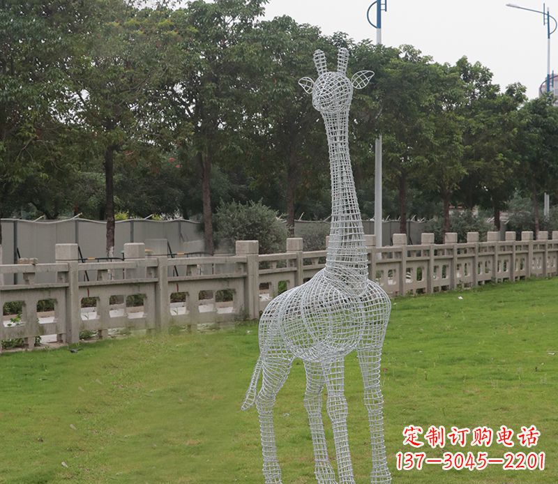 泉州浪漫活力·不锈钢镂空长颈鹿雕塑