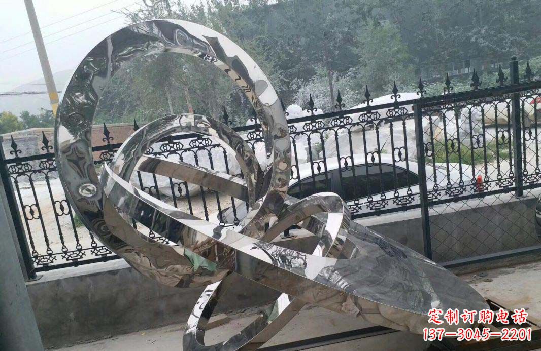 泉州宁静湖畔,圆环景观雕塑助公园璀璨