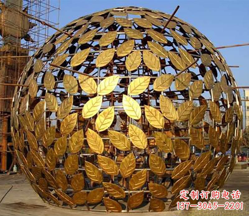 泉州不锈钢树叶镂空球景观雕塑