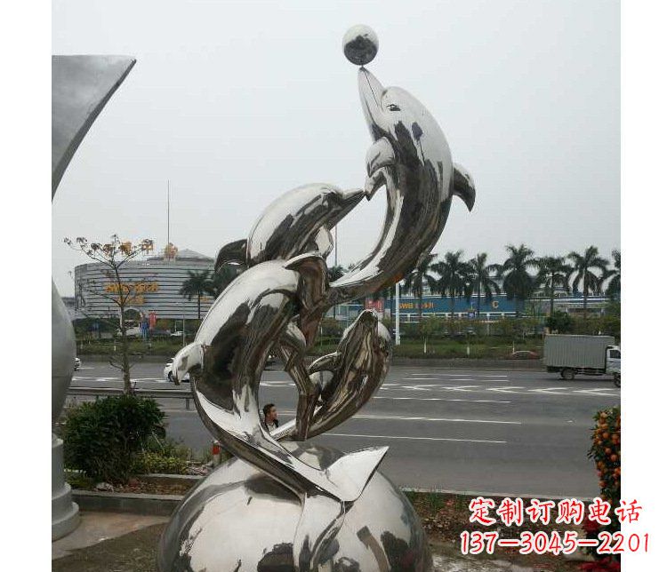 泉州公园不锈钢跳跃玩球的海豚雕塑 (2)