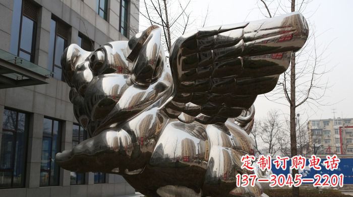 泉州精美不锈钢大翅膀猪景观雕塑