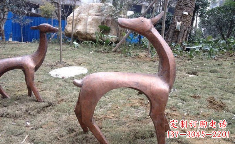 泉州公园抽象小鹿动物铜雕