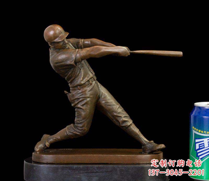 泉州公园打棒球的人物铜雕