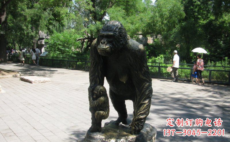 泉州象征力量的猩猩铜雕
