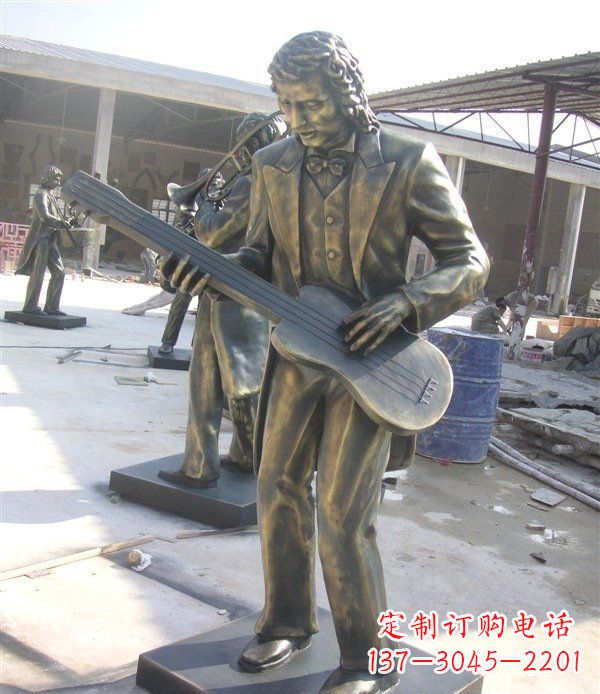 泉州西方人物铜吉他雕塑