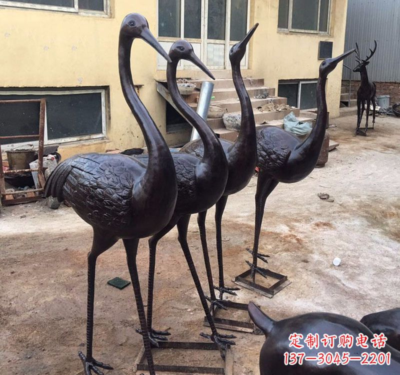 泉州公园动物铜雕丹顶鹤