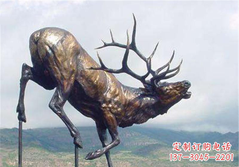 泉州公园动物驯鹿铜雕